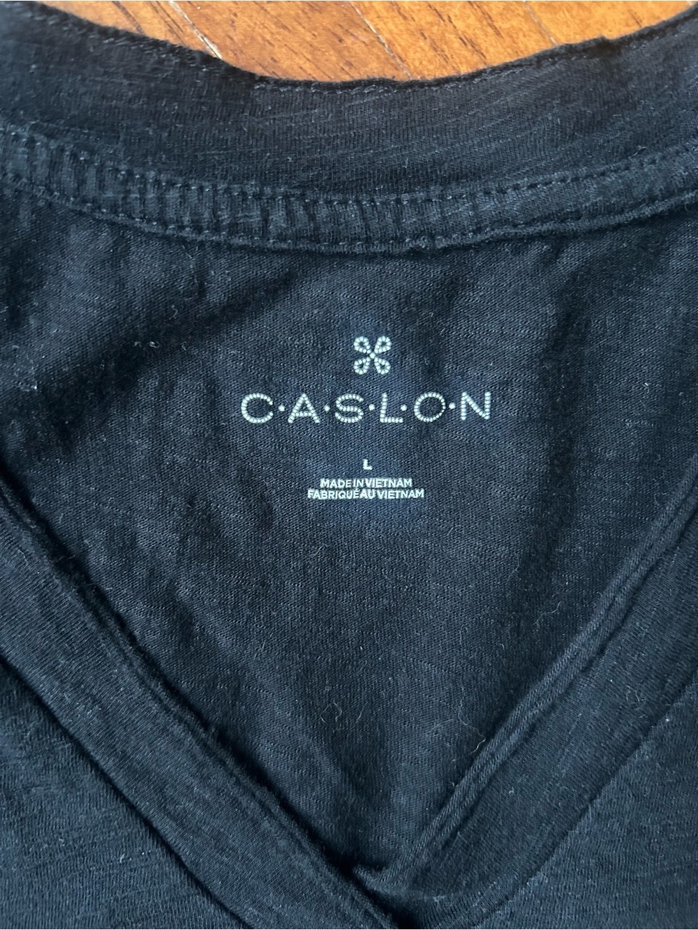 Caslon women’s Black V-Neck Pocket Tee - Solid Black